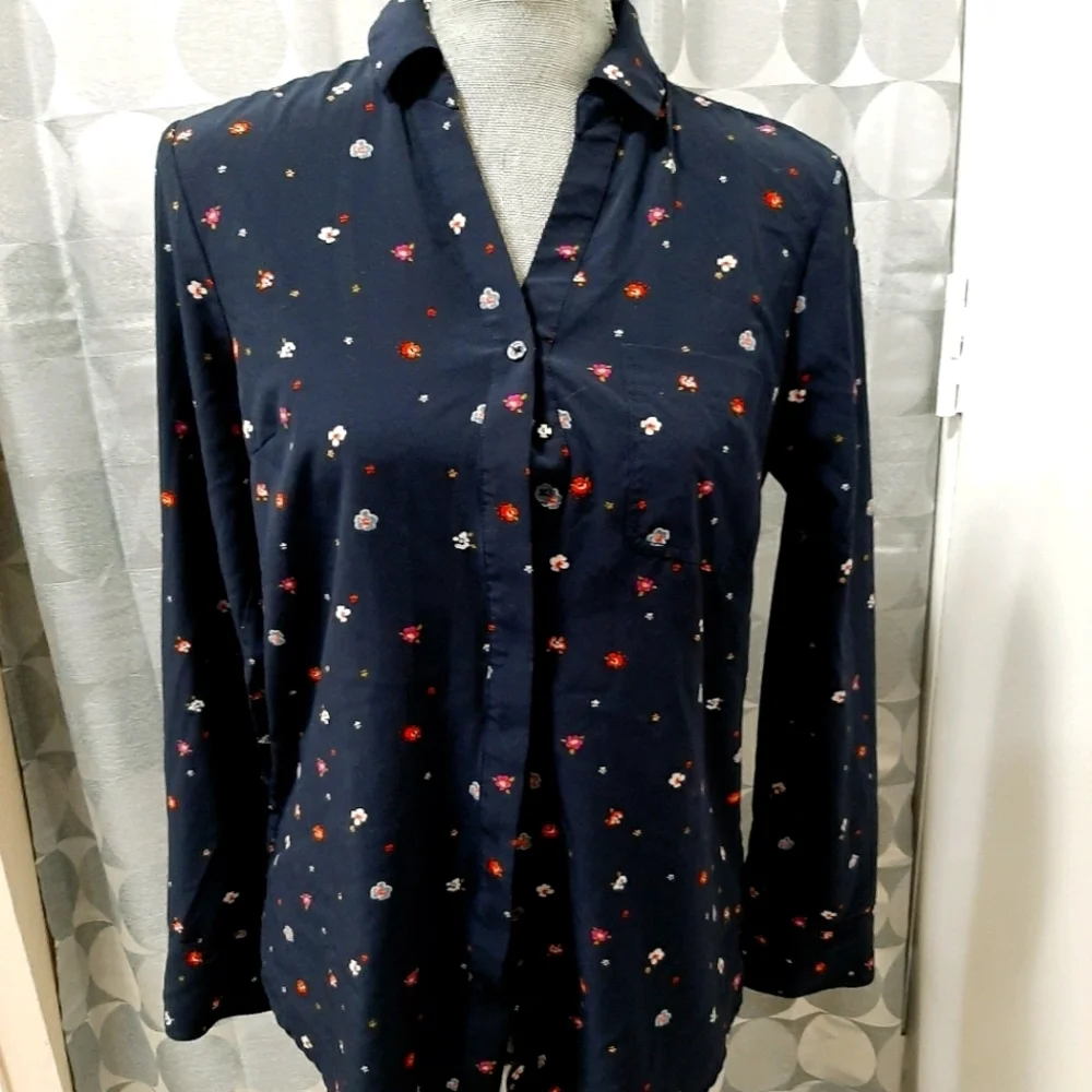 RW&CO navy floral blouse - Picture 1 of 2